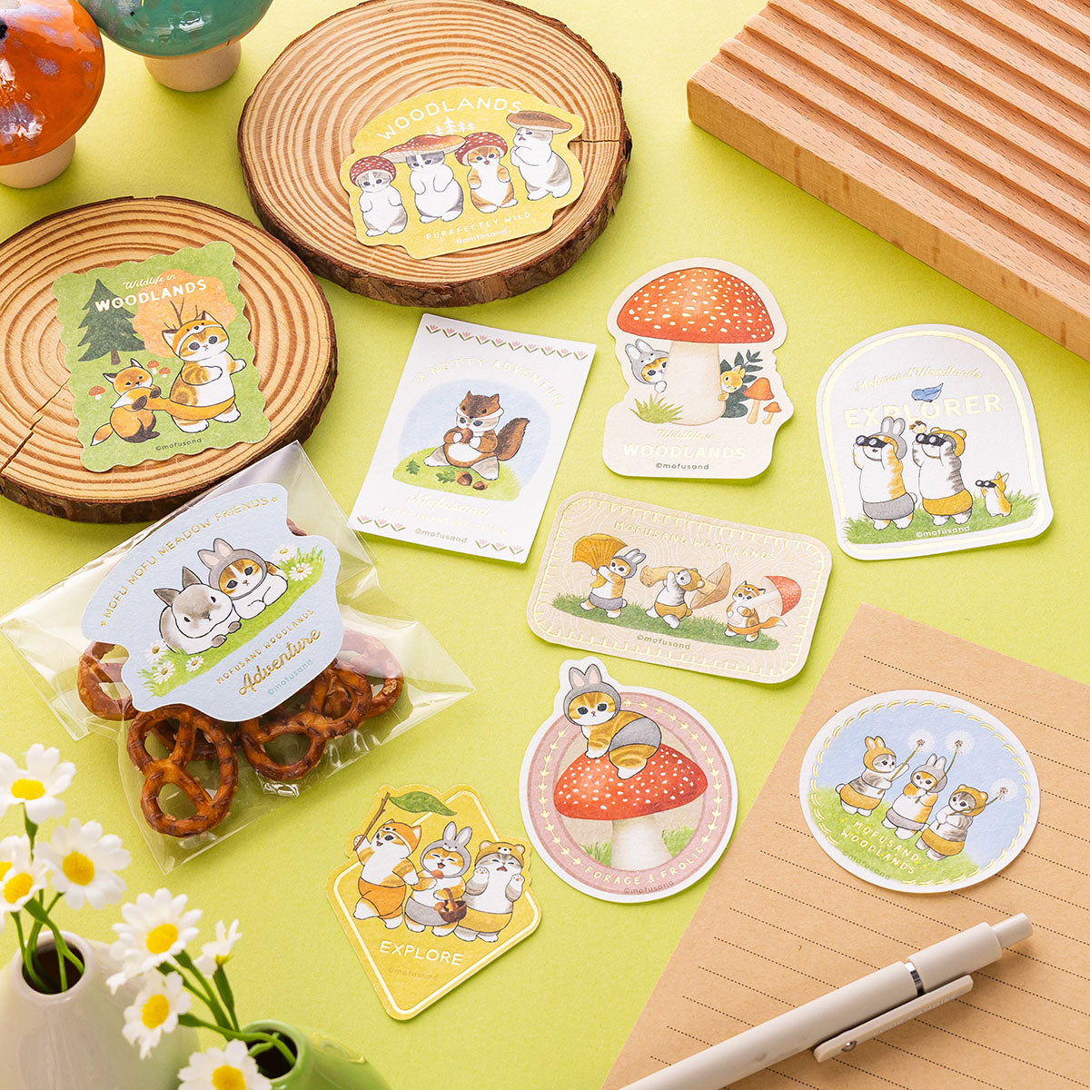 mofusand WOODLANDS Foil-stamped stickers that can be attached to smartphones (Kinoko Nyan)