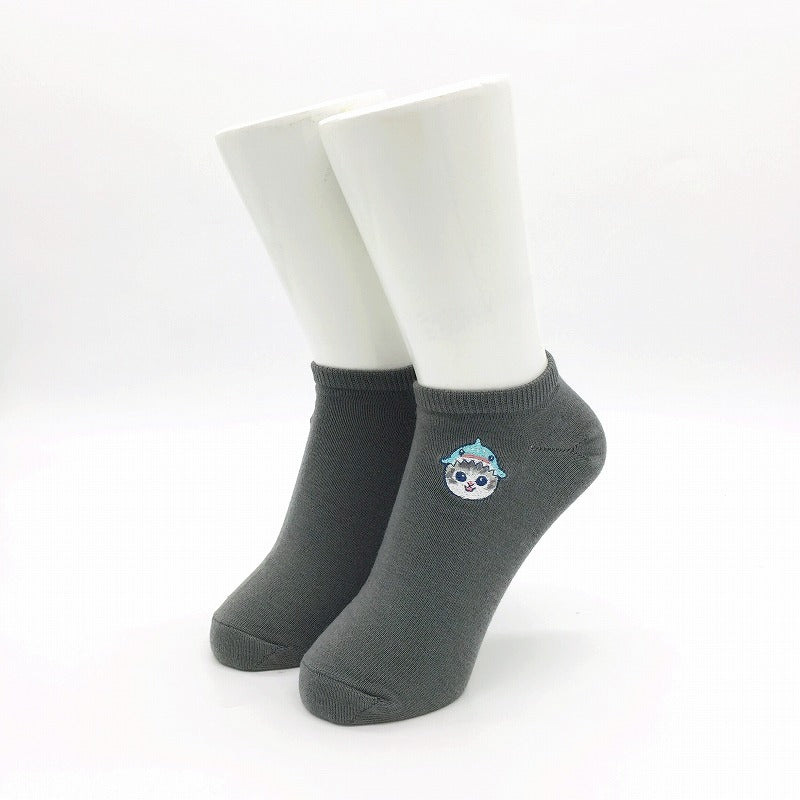 mofusand Socks (shark Nyan embroidery gray)