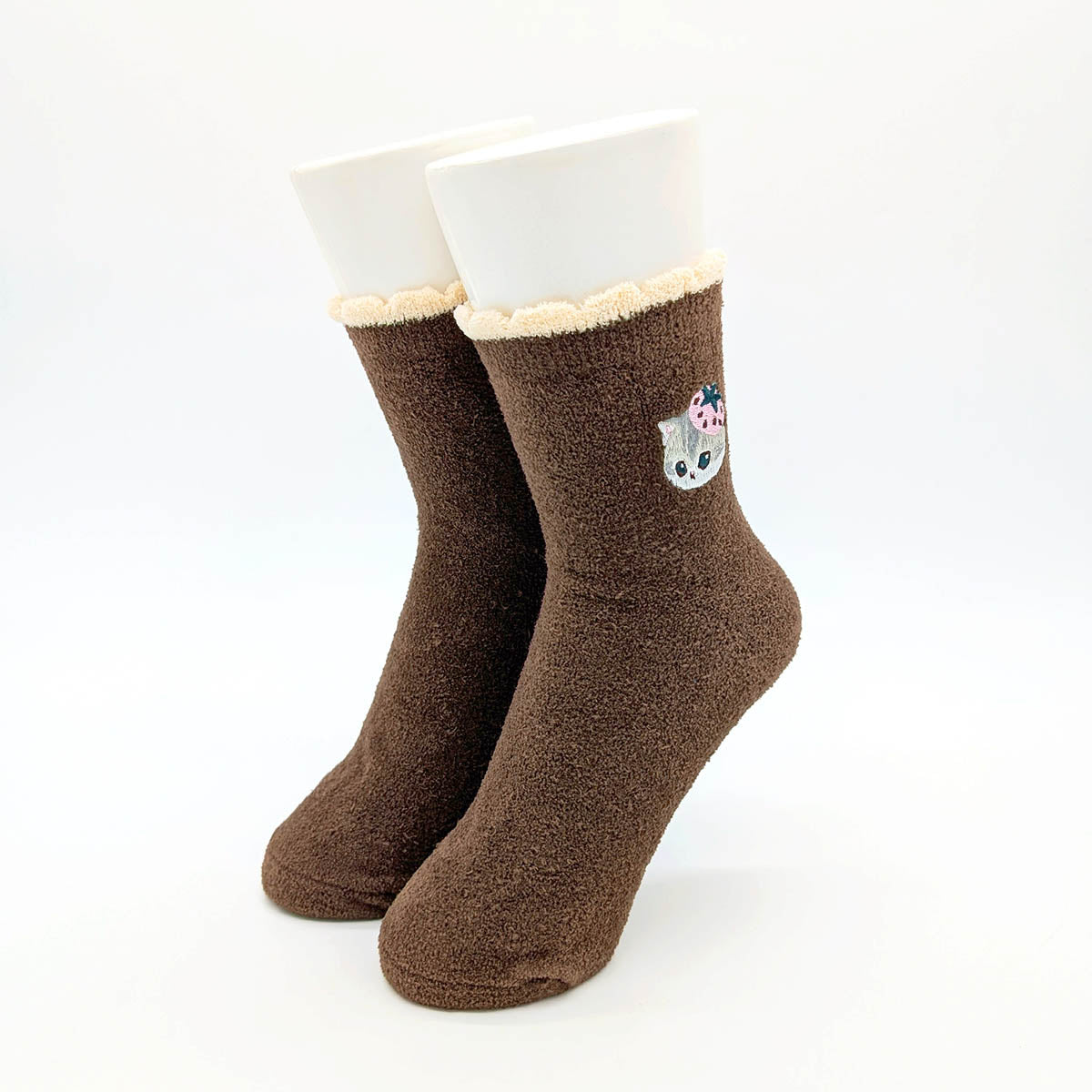 mofusand Velour Low Crew Socks (Strawberry Embroidery)