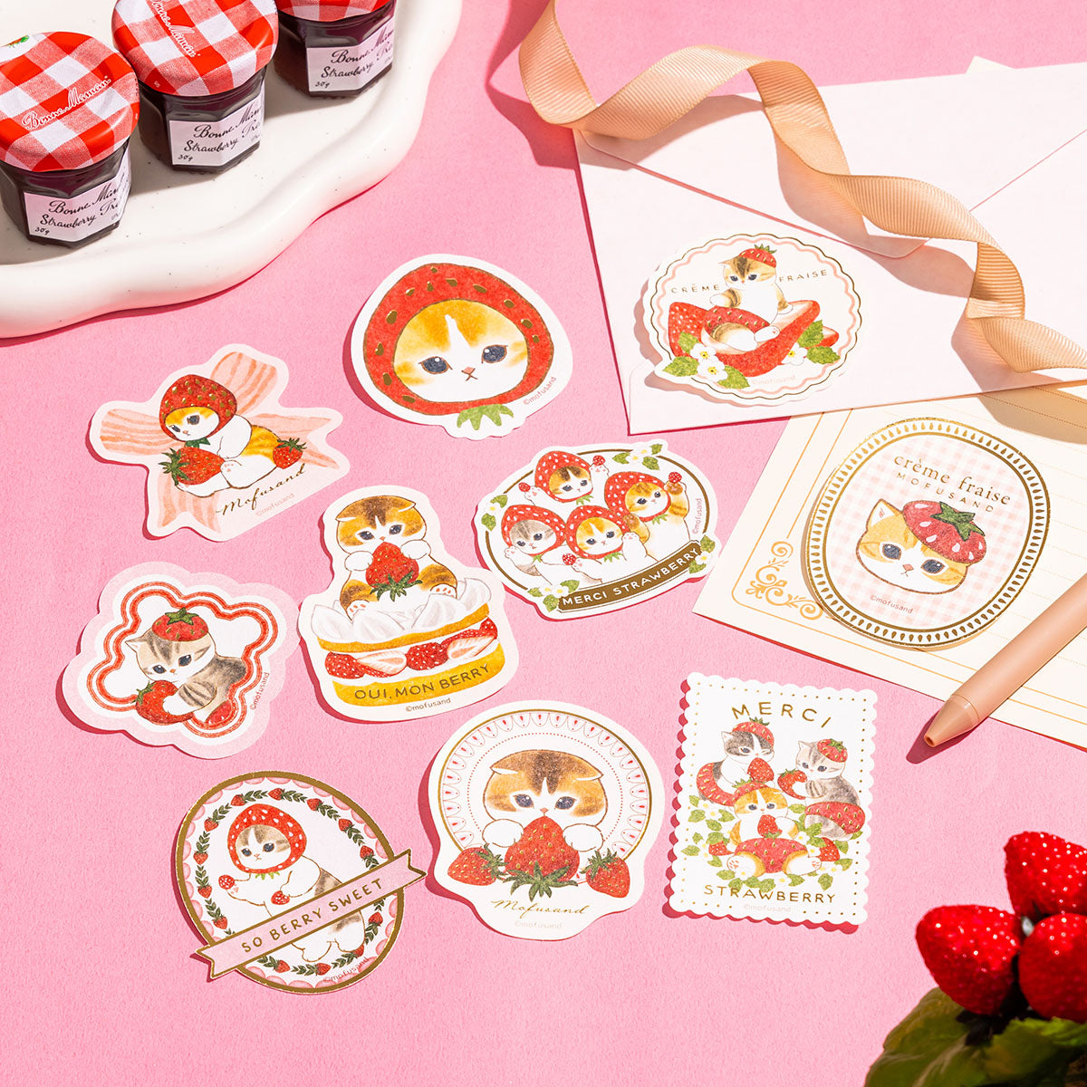 mofusand MERCI STRAWBERRY スマホに貼れるサイズの箔押しステッカー