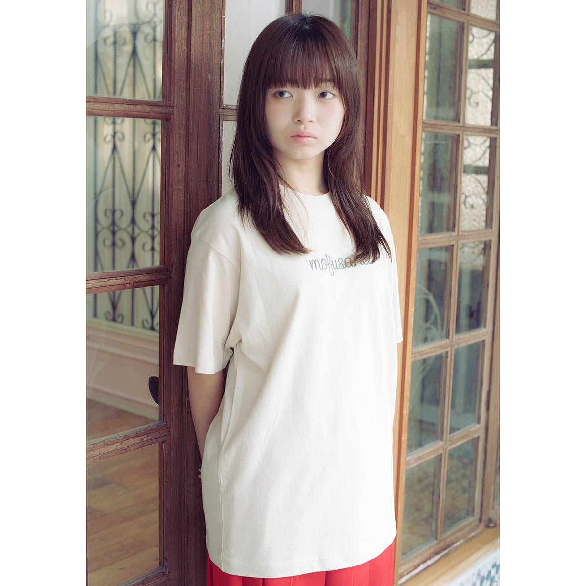 mofusand Yarn Ball T-Shirt Biting Meow (Natural)