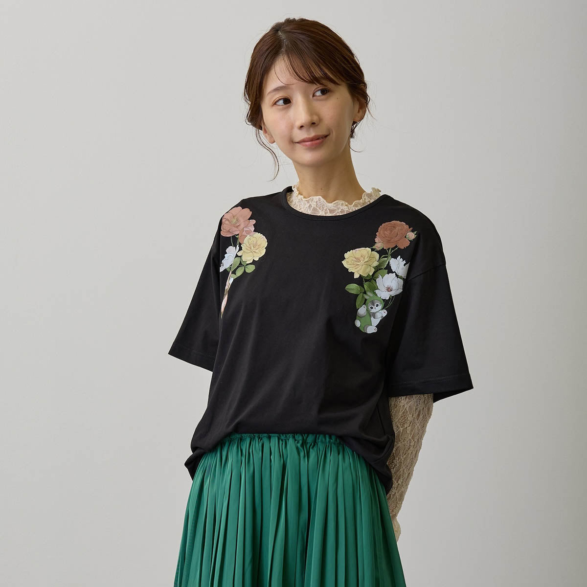 mofusand × HIBIYA-KADAN T-Shirt Rayflora Black | mofusand