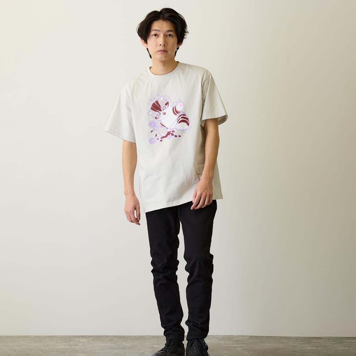 mofusand なにもわるくにゃい Tシャツ 花瓶だいすきにゃん グレー