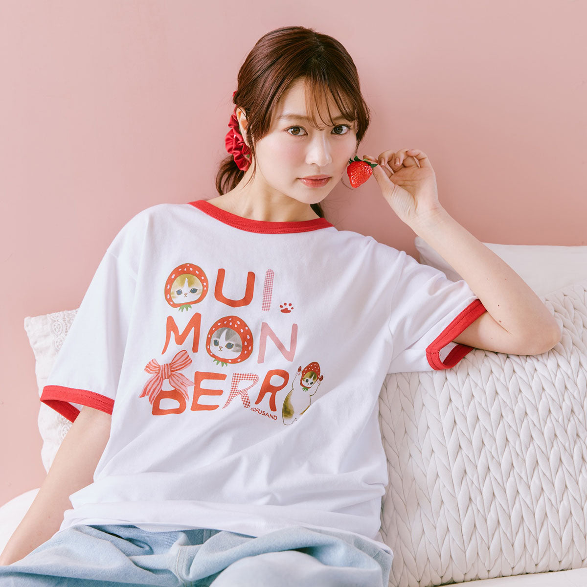 mofusand MERCI STRAWBERRY T-shirt OUI MON BERRY (White)