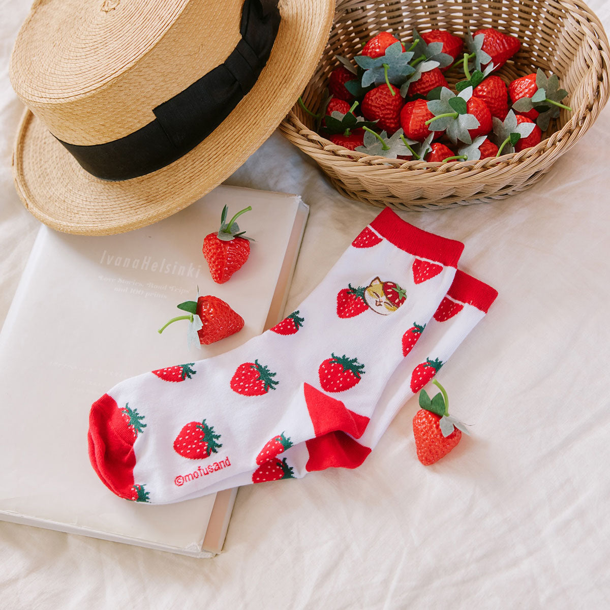 mofusand MERCI STRAWBERRY ソックス いちご ホワイト | mofusand