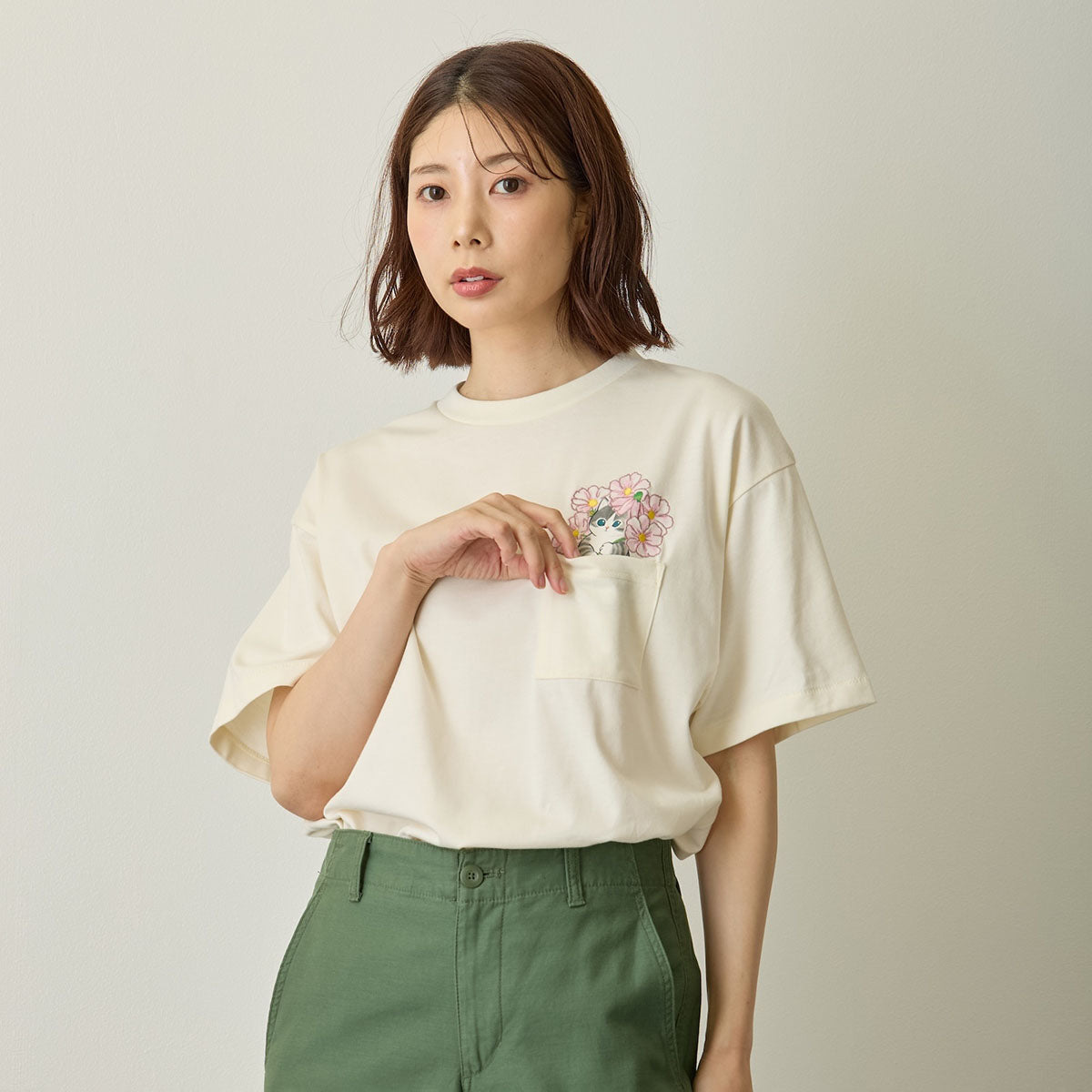mofusand × 히비야 카단 티셔츠 코스모스 오프화이트