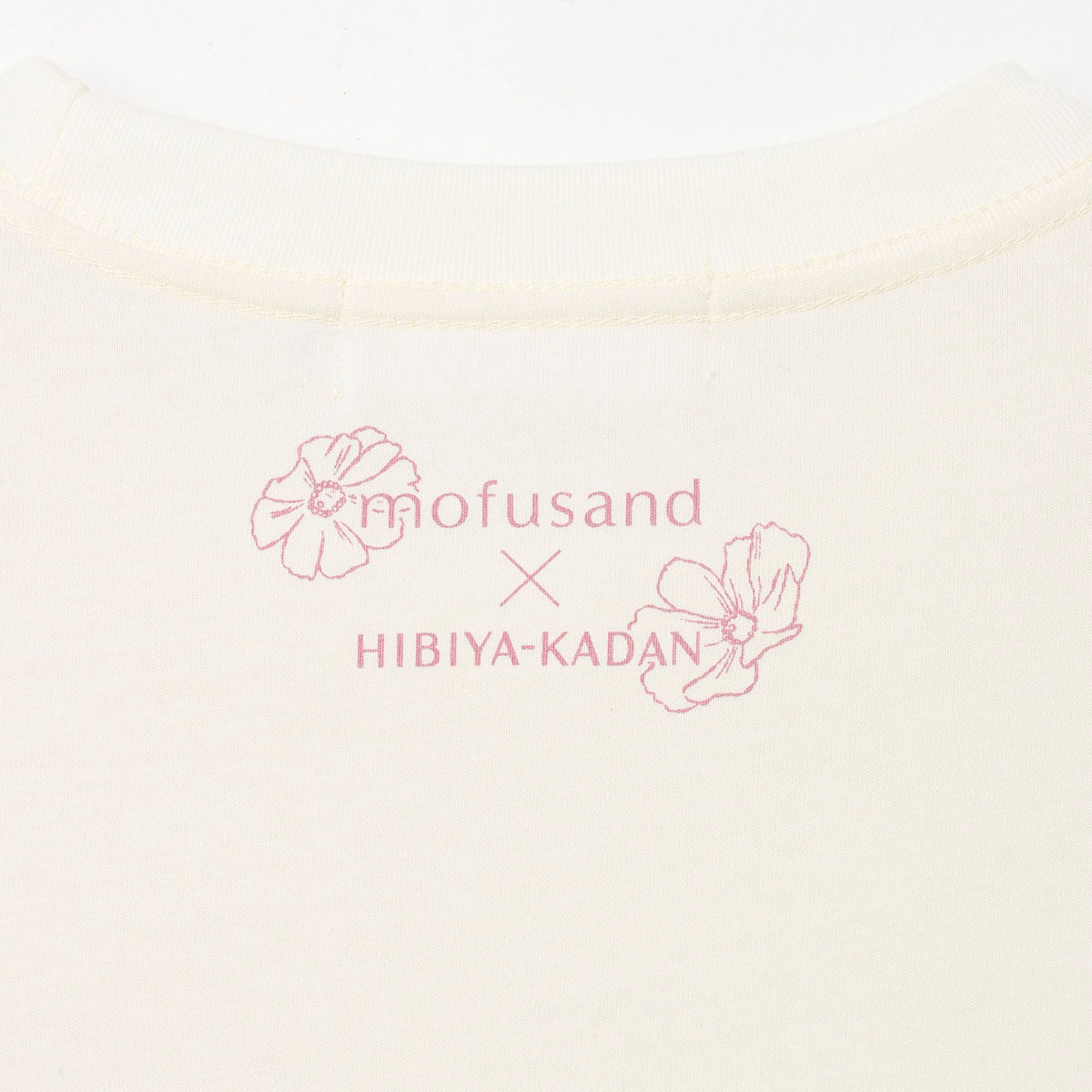 mofusand × 히비야 카단 티셔츠 코스모스 오프화이트