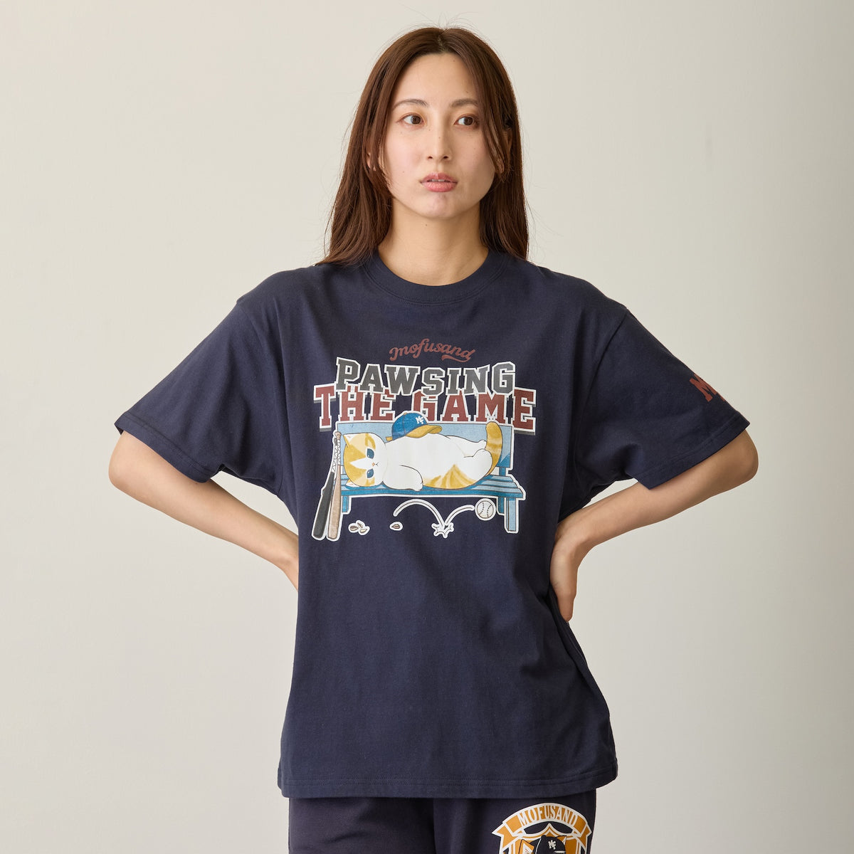 mofusand Tシャツ PAWSING THE GAME  ネイビー