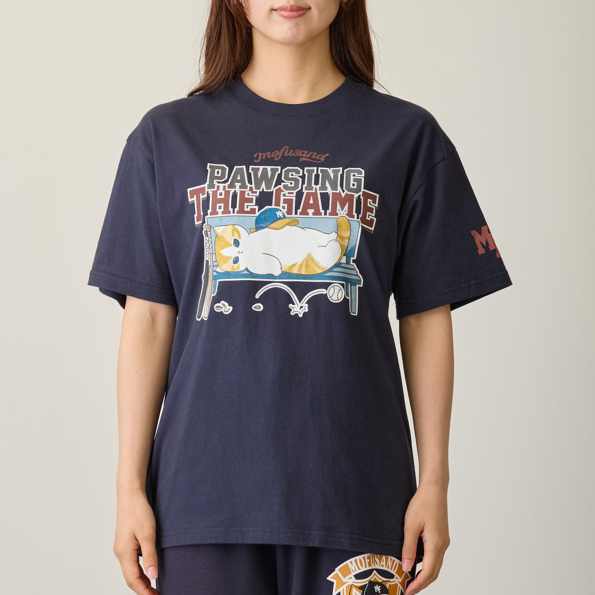 mofusand Tシャツ PAWSING THE GAME  ネイビー