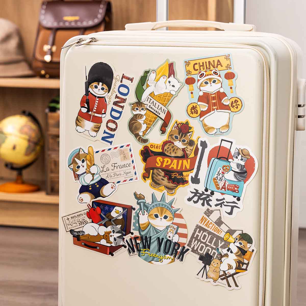 mofusand mofumofu journey Large Sticker (Statue of Liberty Meow)