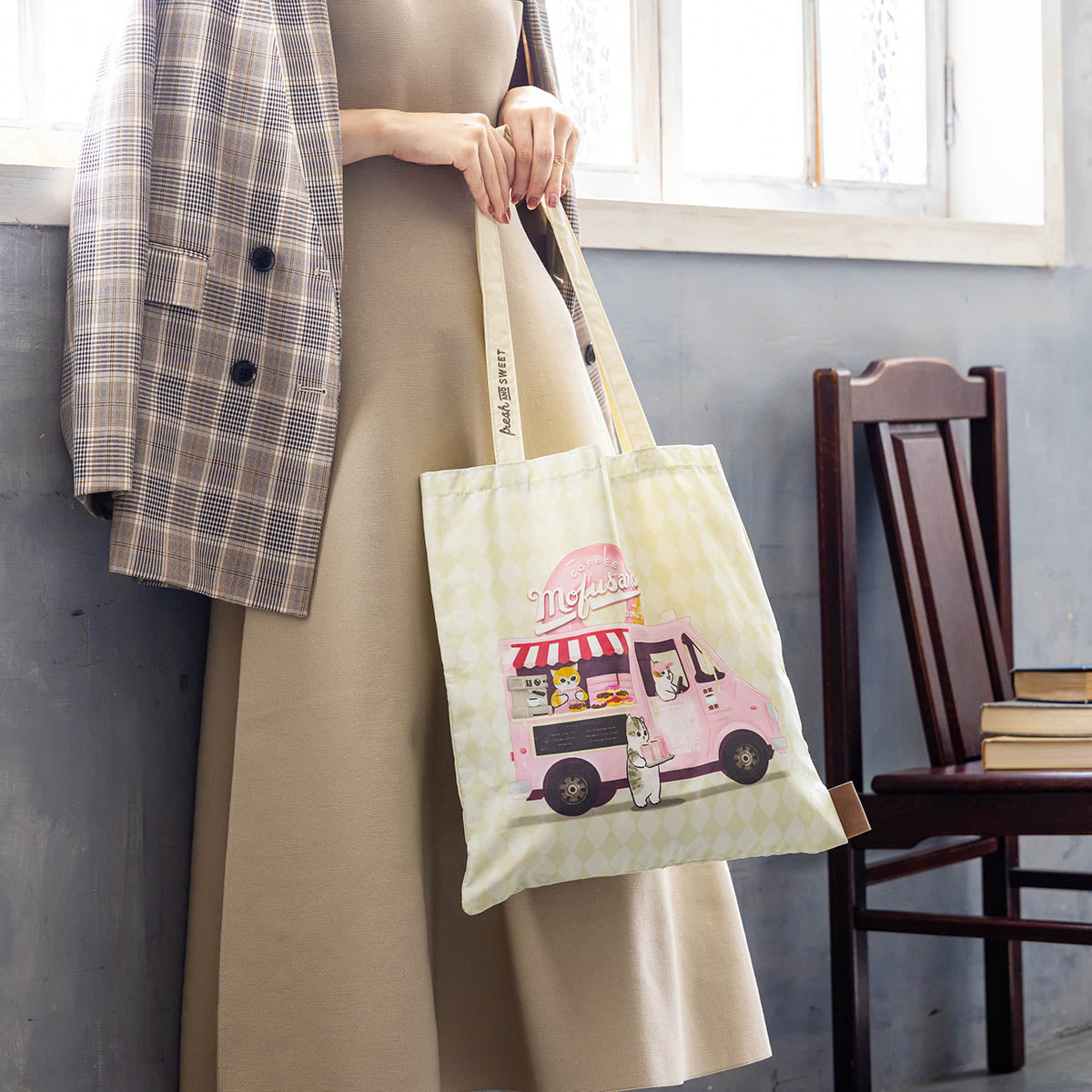 mofusand COFFEE AND DONUTS Flat Tote Bag (Beige)
