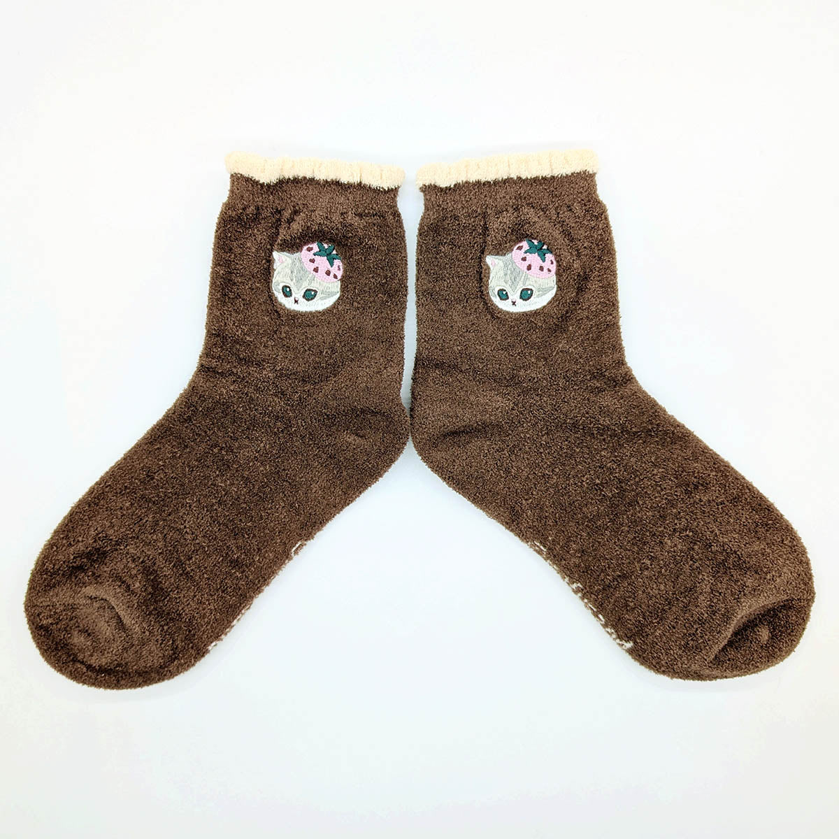 mofusand Velour Low Crew Socks (Strawberry Embroidery)